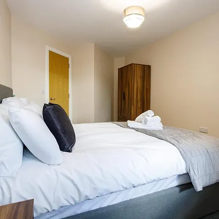 Modern And Stylish 1 Bedroom *