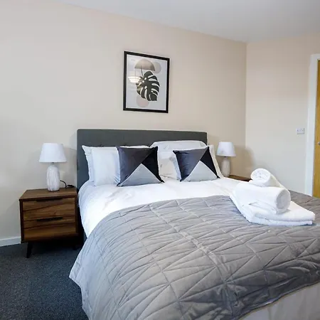 Modern And Stylish 1 Bedroom *