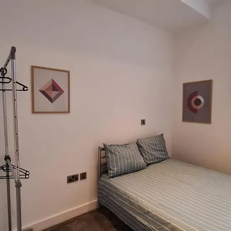 Апартаменты Spacious, Bright And Airy Centre Flat. Unique Converted Mill. *