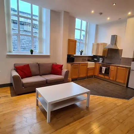 Spacious, Bright And Airy Centre Flat. Unique Converted Mill.