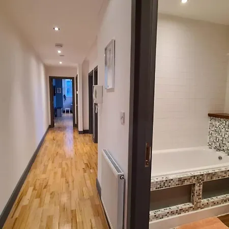 Spacious, Bright And Airy Centre Flat. Unique Converted Mill. * Манчестер