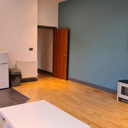 Spacious, Bright And Airy Centre Flat. Unique Converted Mill. *