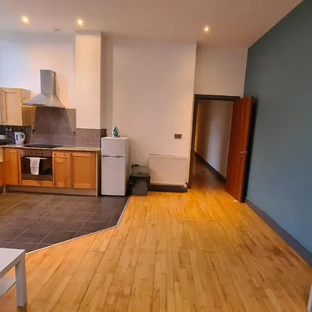 Spacious, Bright And Airy Centre Flat. Unique Converted Mill. *