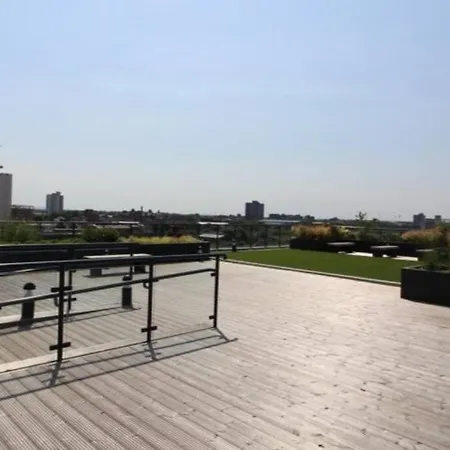 Modern 1 Bed Apartment Perfect For Couples Balcony Апартаменты *