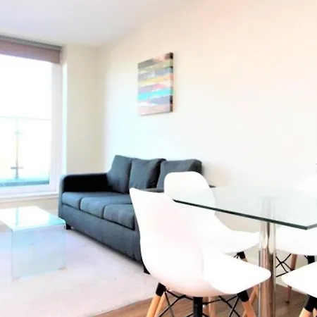 Modern 1 Bed Apartment Perfect For Couples Balcony Апартаменты *