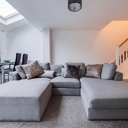Pass The Keys Spacious And Modern Property With Parking And Garden *