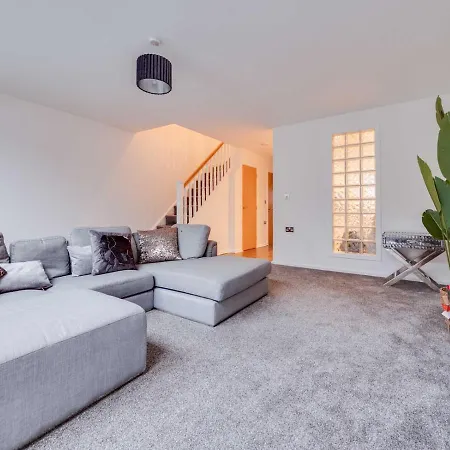 Pass The Keys Spacious And Modern Property With Parking And Garden Μάντσεστερ