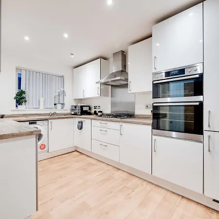Σπίτι διακοπών Pass The Keys Spacious And Modern Property With Parking And Garden Μάντσεστερ