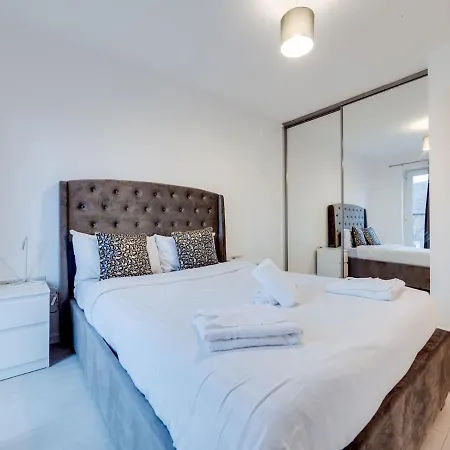 Σπίτι διακοπών Pass The Keys Spacious And Modern Property With Parking And Garden *