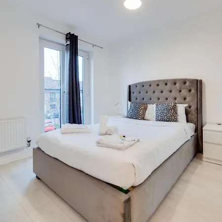 בית נופש Pass The Keys Spacious And Modern Property With Parking And Garden מנצ'סטר