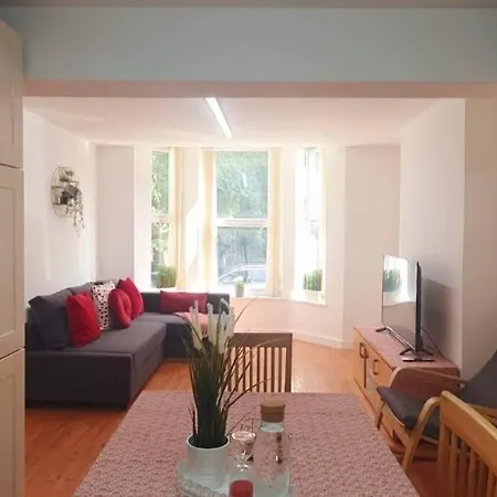 Daire Beautiful And Spacious Apartment: 3 Beds & 2 Bath - Newly Renovated ,open-plan Kitchen/living Manchester