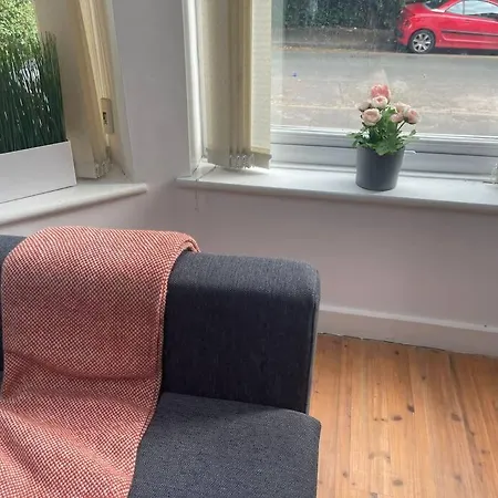 Beautiful And Spacious Apartment: 3 Beds & 2 Bath - Newly Renovated ,open-plan Kitchen/living Daire *