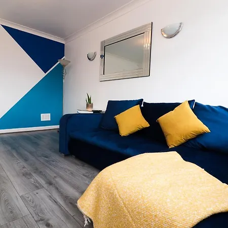 A Stylish 3 Bedroom House In - Parking Dom wakacyjny