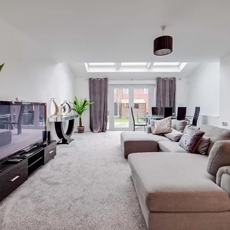 בית נופש Pass The Keys Spacious And Modern Property With Parking And Garden