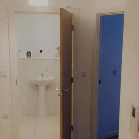 Immaculate 2-Bed Apartment In Manchester Апартаменты