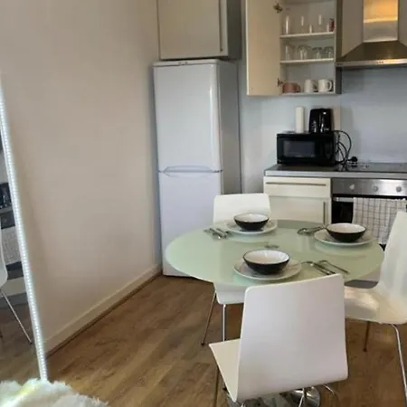 Апартаменты Immaculate 2-Bed Apartment In Manchester