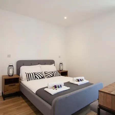 Pillo Serviced - Arena Appartamento Manchester