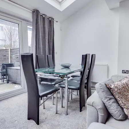 Pass The Keys Spacious And Modern Property With Parking And Garden * מנצ'סטר