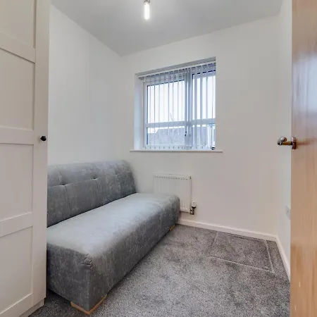 Pass The Keys Spacious And Modern Property With Parking And Garden