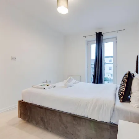 Σπίτι διακοπών Pass The Keys Spacious And Modern Property With Parking And Garden