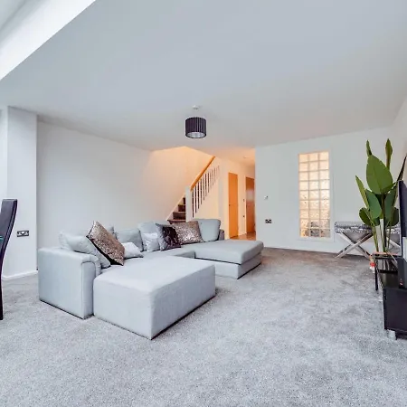 Pass The Keys Spacious And Modern Property With Parking And Garden מנצ'סטר