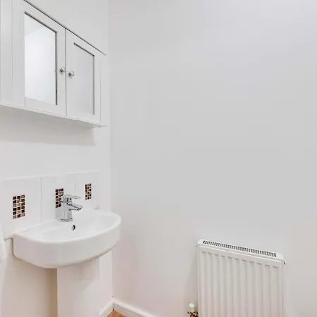 Pass The Keys Spacious And Modern Property With Parking And Garden Σπίτι διακοπών