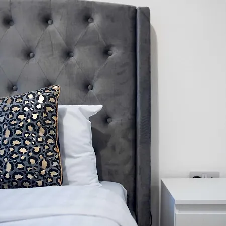 Pass The Keys Spacious And Modern Property With Parking And Garden * Μάντσεστερ