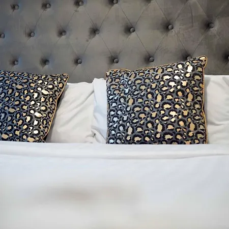 בית נופש Pass The Keys Spacious And Modern Property With Parking And Garden מנצ'סטר
