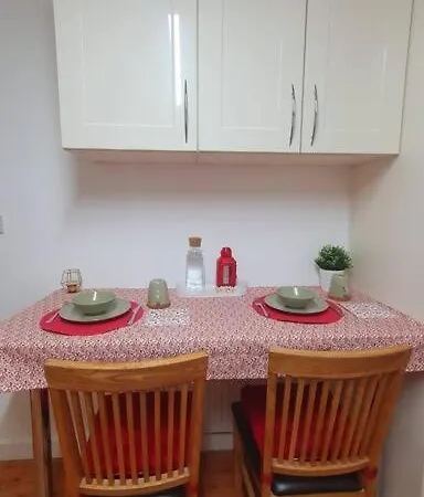 Beautiful And Spacious Apartment: 3 Beds & 2 Bath - Newly Renovated ,open-plan Kitchen/living * Manchester