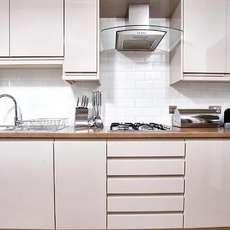 The Emerald House Of - Garden - Parking 맨체스터