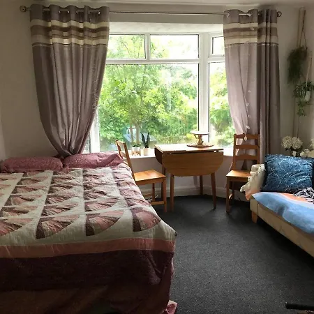 Private Studio Flat Great Location In Apartment Manchester