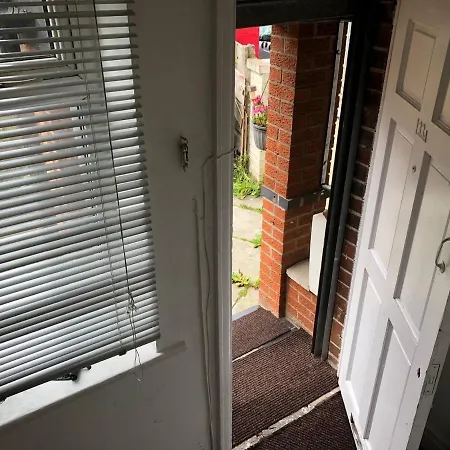 Private Studio Flat Great Location In Apartment Manchester