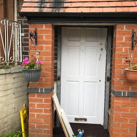 Private Studio Flat Great Location In Apartment *