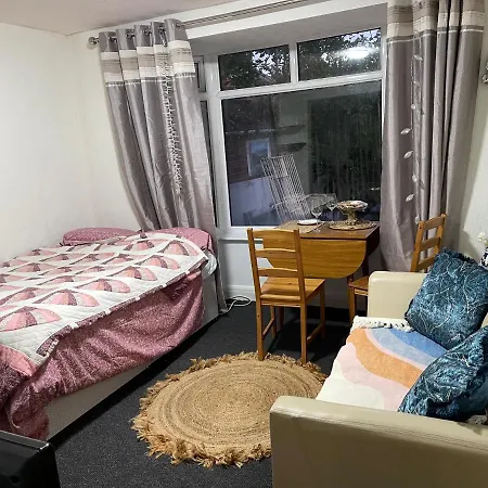 Apartment Private Studio Flat Great Location In *