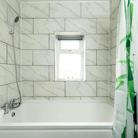 Guestready - Modern 2br In Salford *