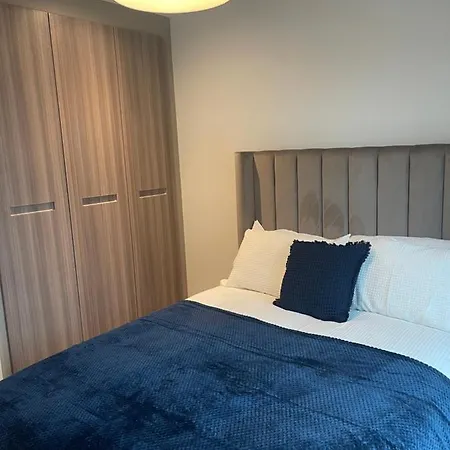 Lovely 2 Bedroom, City Centre, Gym, King Size Bed *