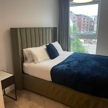 Апартаменты Lovely 2 Bedroom, City Centre, Gym, King Size Bed *
