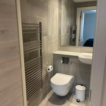 Lovely 2 Bedroom, City Centre, Gym, King Size Bed Апартаменты