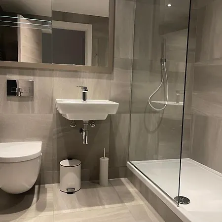 Apartment Lovely 2 Bedroom, City Centre, Gym, King Size Bed