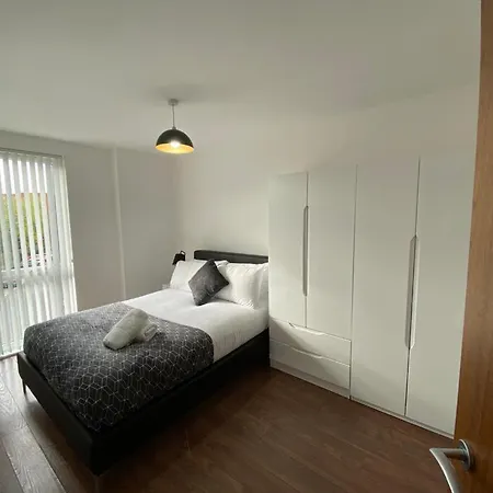 3 Bed Central *free Parking On Site*