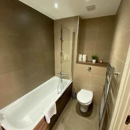 3 Bed Central *free Parking On Site* Apartment Manchester