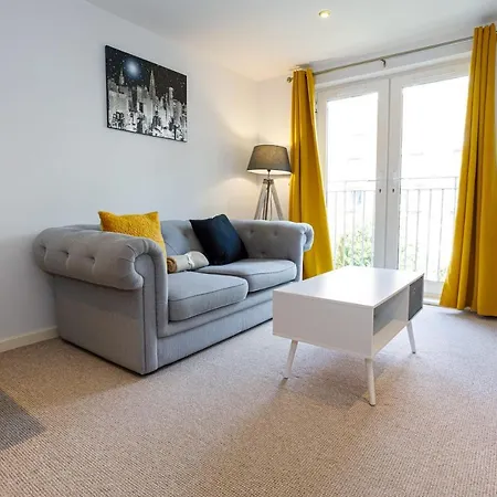 Lovely 2 Bed 2 Bathroom *
