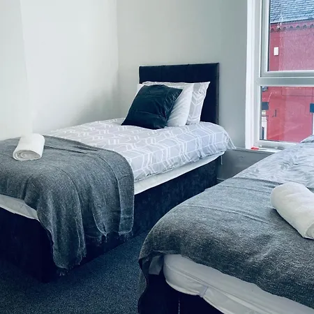 Rutland House 10 Mins From City Ctr 4-bedroom House Apartment