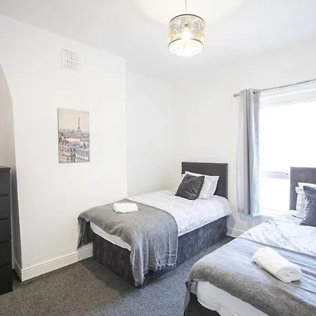 Rutland House 10 Mins From City Ctr 4-bedroom House *