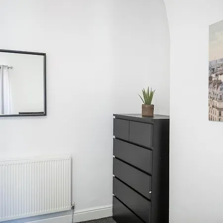Rutland House 10 Mins From City Ctr 4-bedroom House