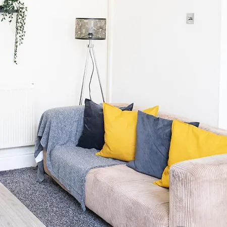 Rutland House 10 Mins From City Ctr 4-bedroom House *