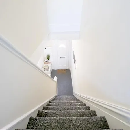 Apartment Rutland House 10 Mins From City Ctr 4-bedroom House