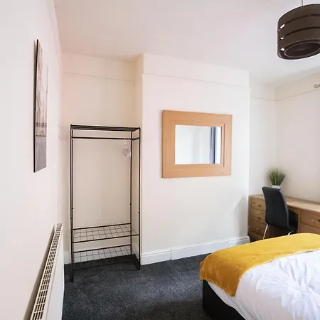 Rutland House 10 Mins From City Ctr 4-bedroom House Manchester