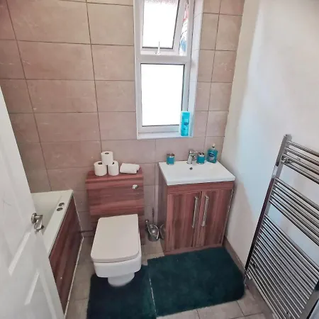 4 Bedrooms House In