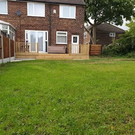 Holiday home Cheerful 3 Bedroom House With Spacious Garden *